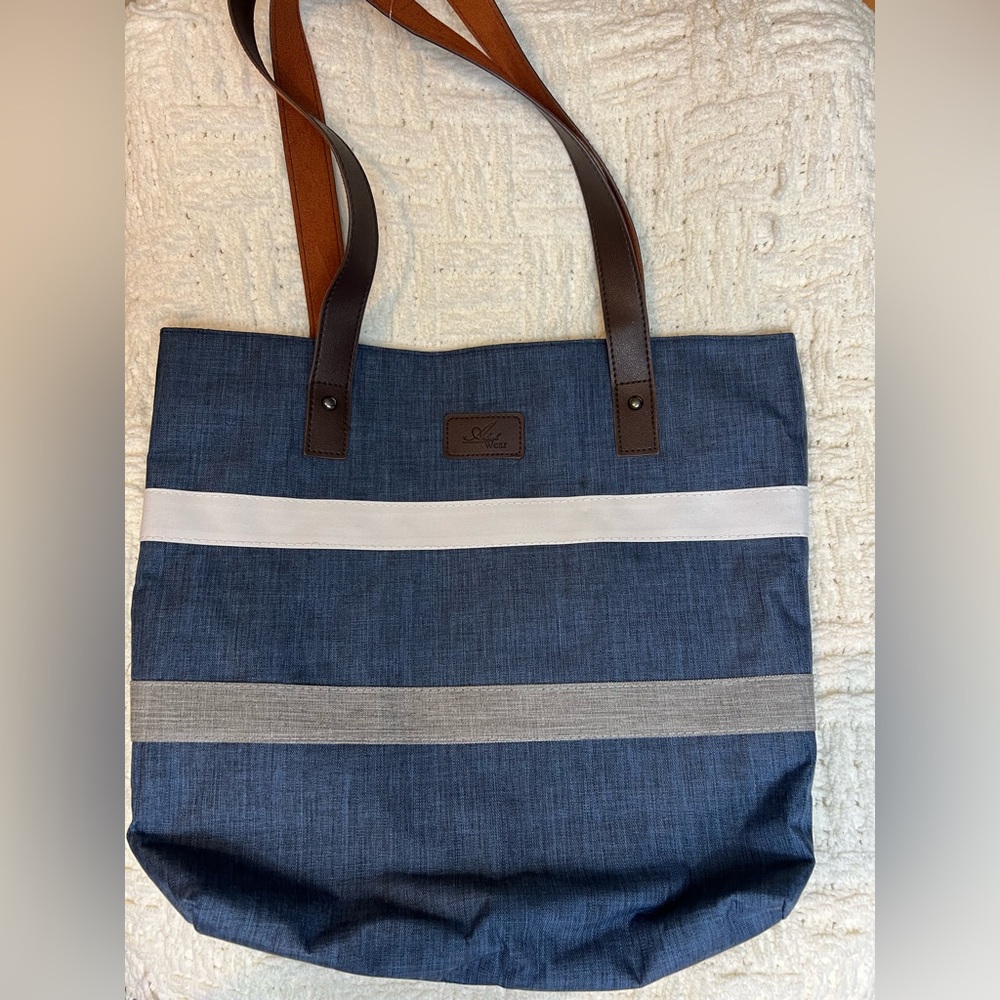 3/$15 Stylish Blue and Brown Tote Bag